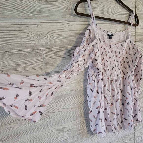 Torrid Challis Cold Shoulder Feather Blouse SZ 2 Plus Size Off Shoulder - Picture 3 of 6